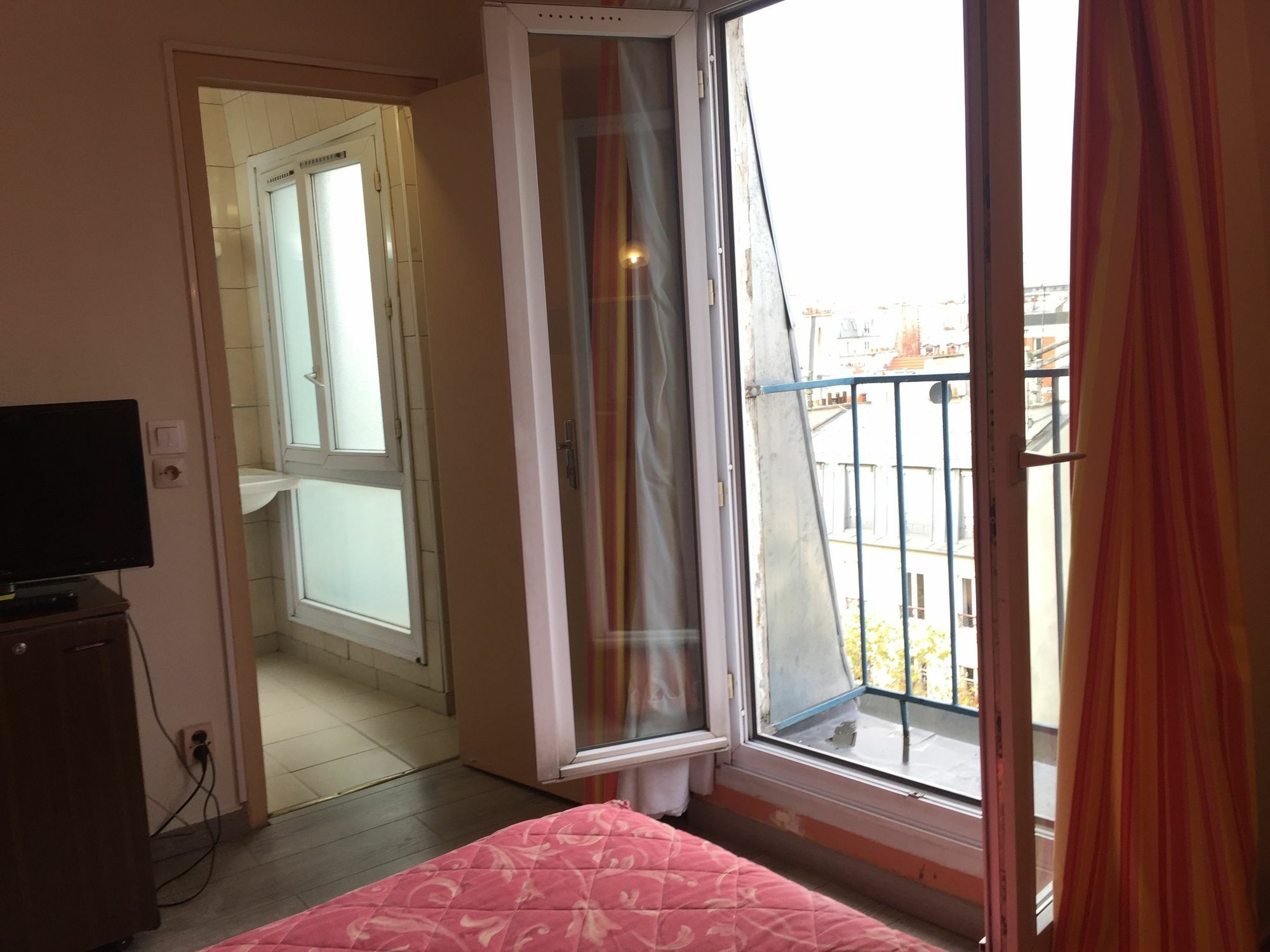 Hotel Des Pyrenees - Entre Bastille Et Nation Paris Exterior foto